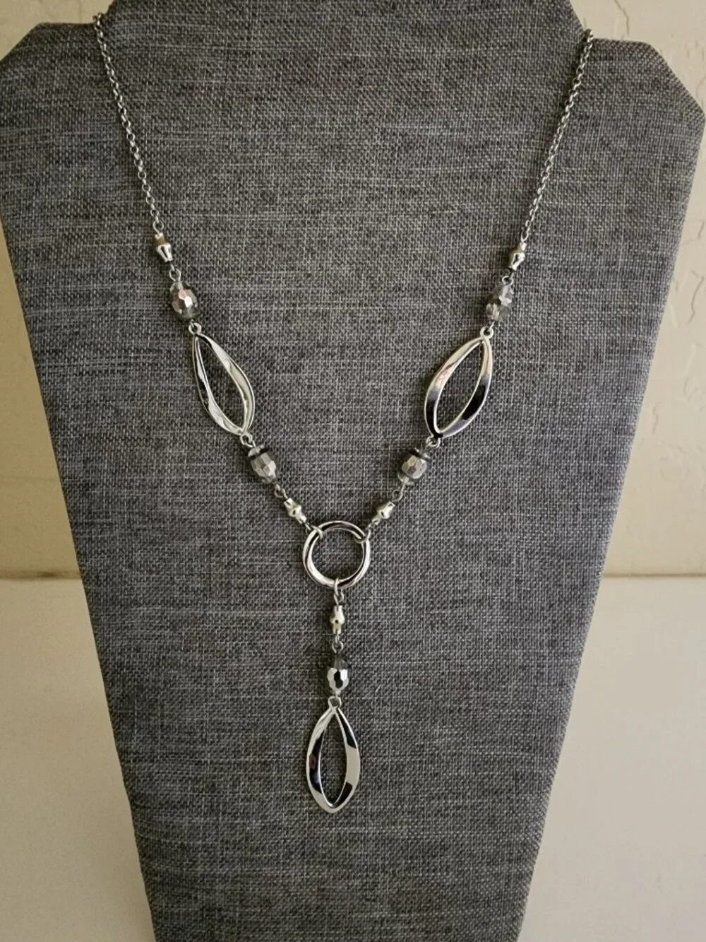 Retired Lia Sophia ESCAPADE BEGUILE Silver Y Drop Beaded Dressy Necklace